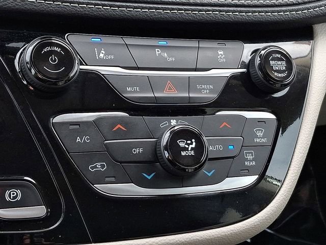 Used 2024 Chrysler Pacifica Select image 25