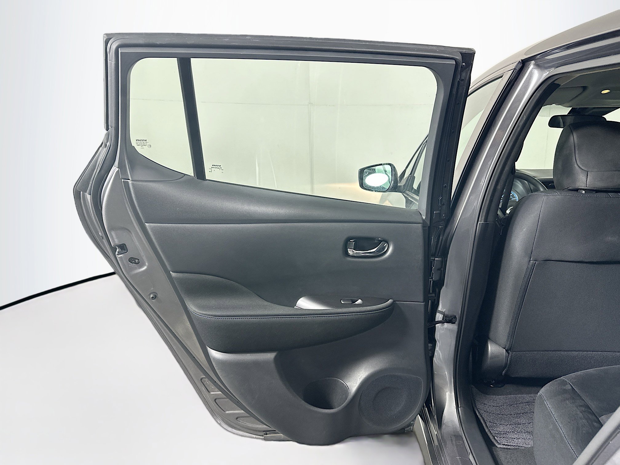 Used 2023 Nissan Leaf S image 25