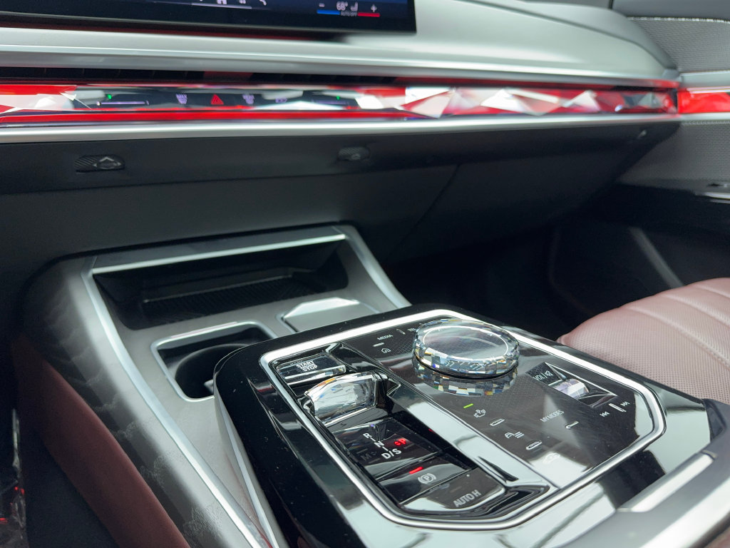Used 2023 BMW 760i xDrive AWD/4WD image 32
