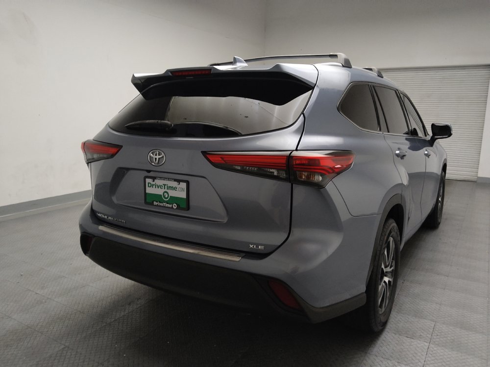 Used 2022 Toyota Highlander XLE FWD image 7