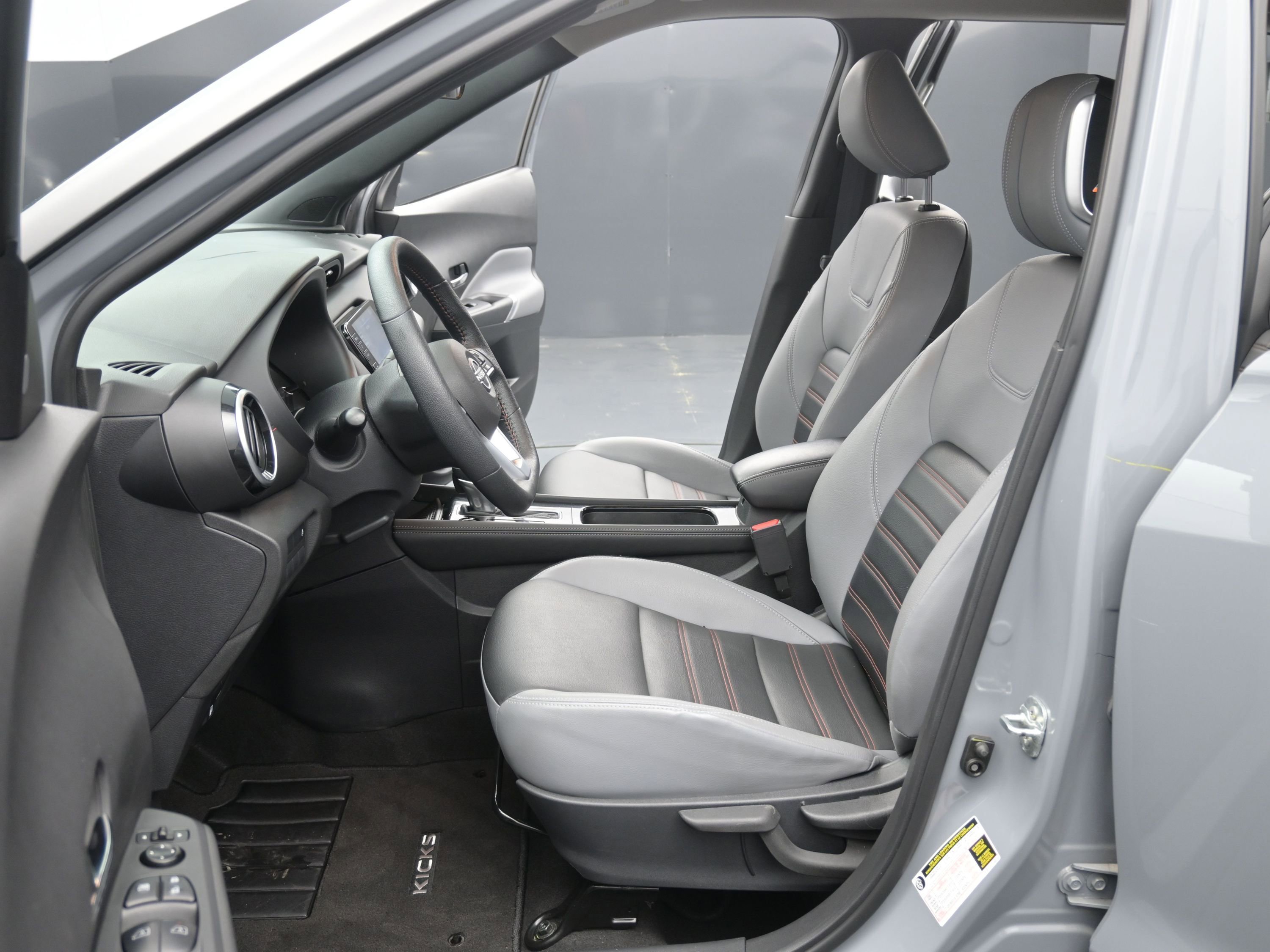 Used 2023 Nissan Kicks SR w/ SR Premium Package image 23