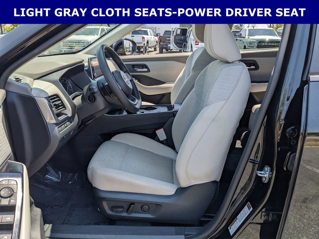 Used 2023 Nissan Rogue SV FWD image 3