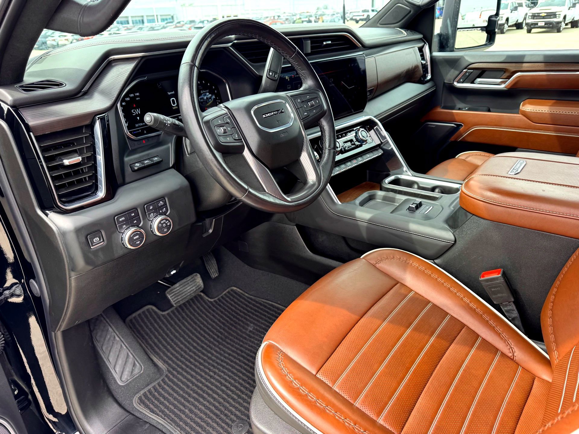 Used 2024 GMC Sierra 2500 Denali Ultimate image 11