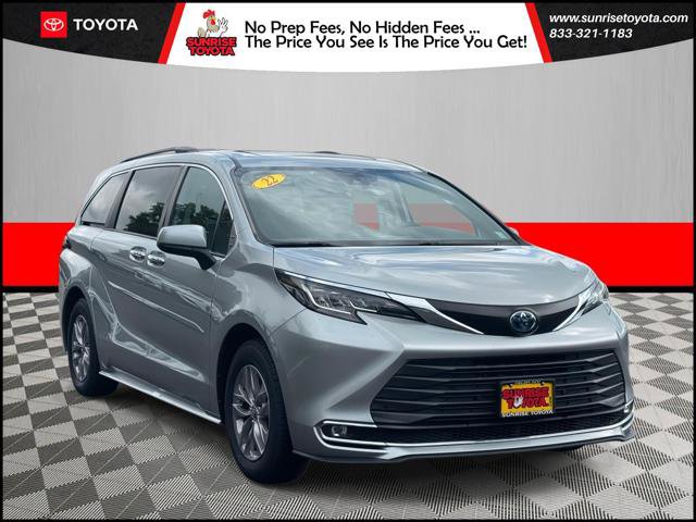 Certified 2022 Toyota Sienna XLE image 1