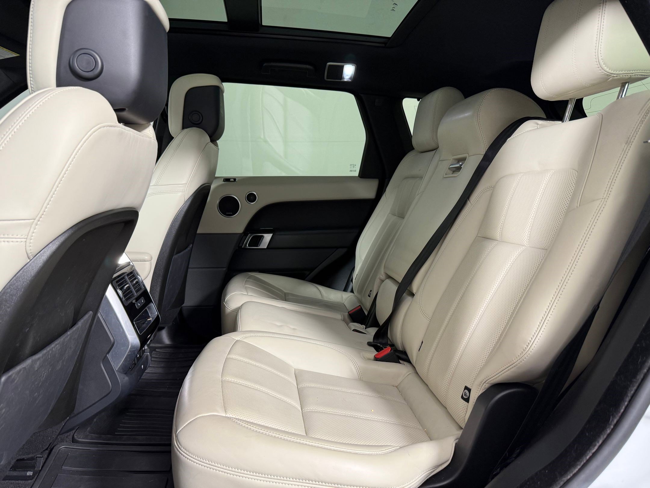 Used 2019 Land Rover Range Rover Sport HSE image 12