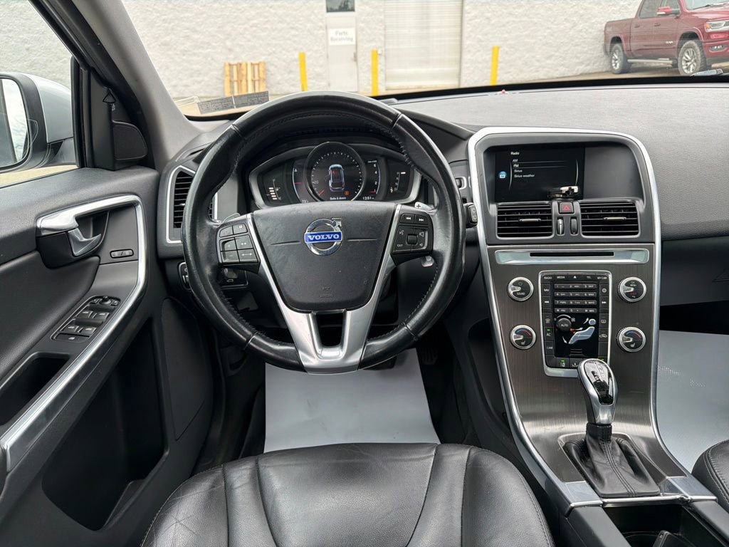 Used 2015 Volvo XC60 T6 w/ Proximity Package image 16