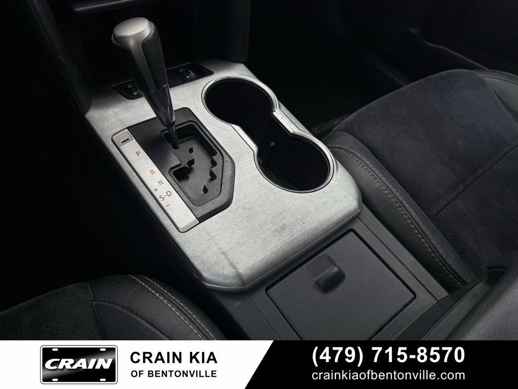 Used 2013 Toyota Camry SE w/ Leather Pkg FWD image 19