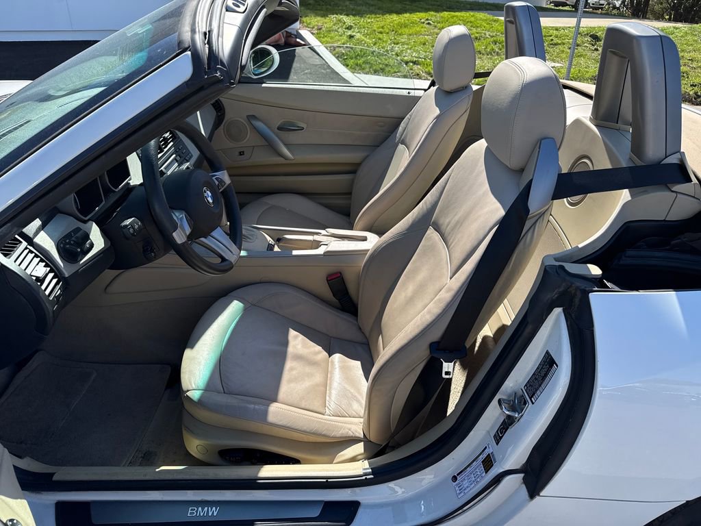 Used 2005 BMW Z4 3.0i image 9