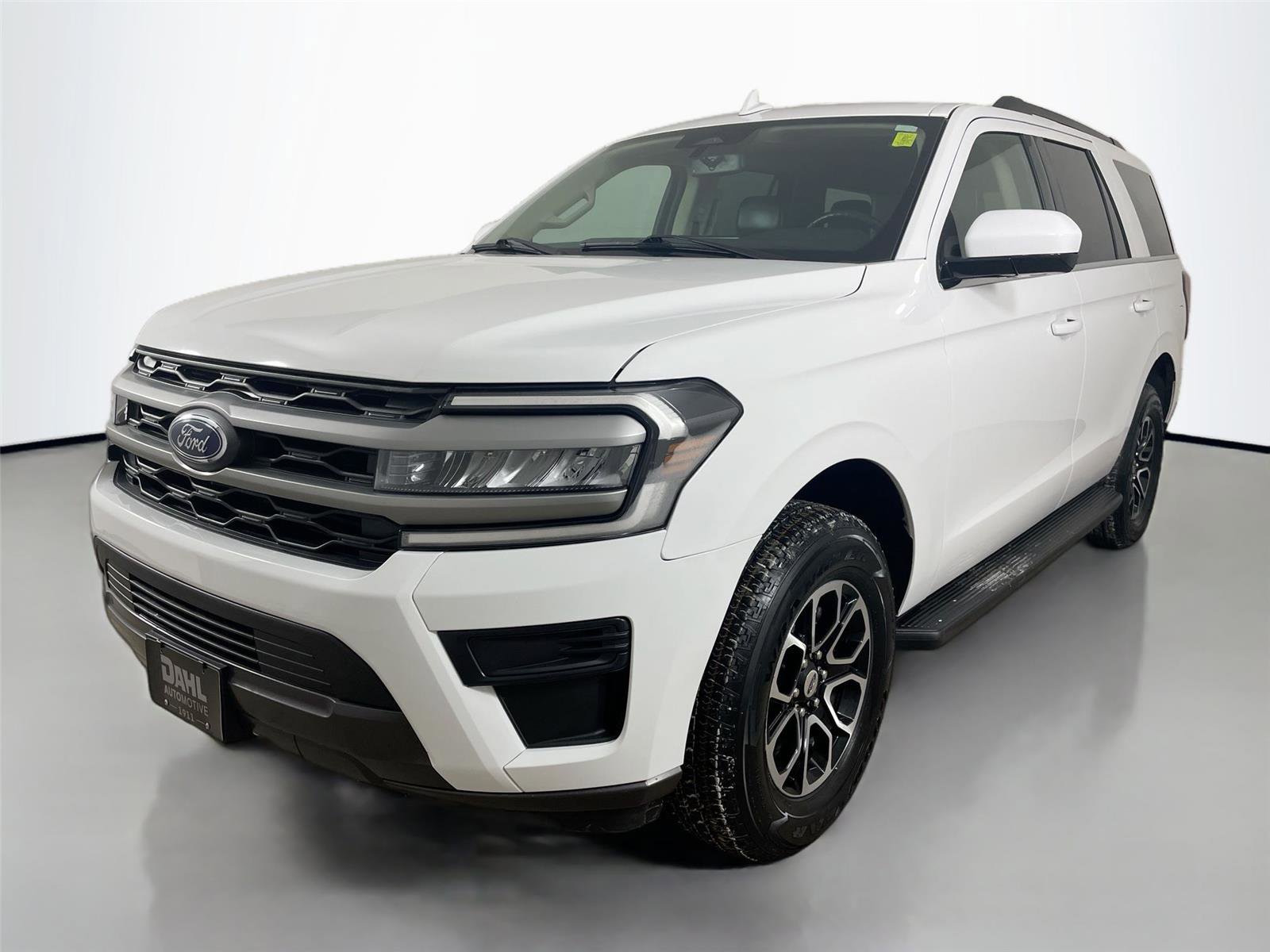 Used 2024 Ford Expedition XLT image 3