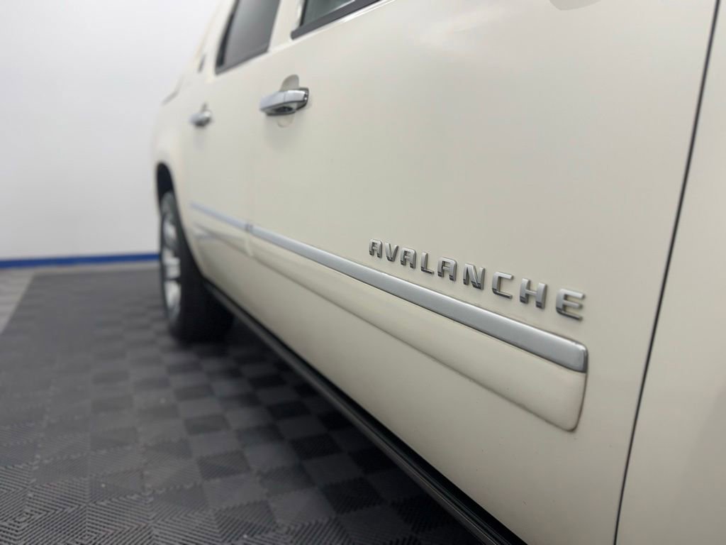 Used 2013 Chevrolet Avalanche LTZ AWD/4WD image 4