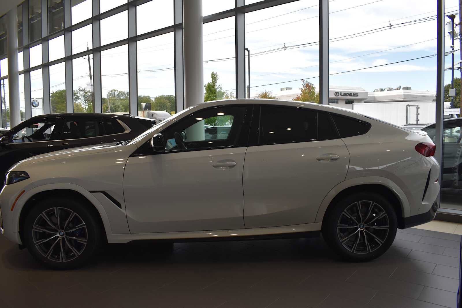 New 2027 BMW X6 M60i w/ Parking Assistance Package AWD/4WD image 4