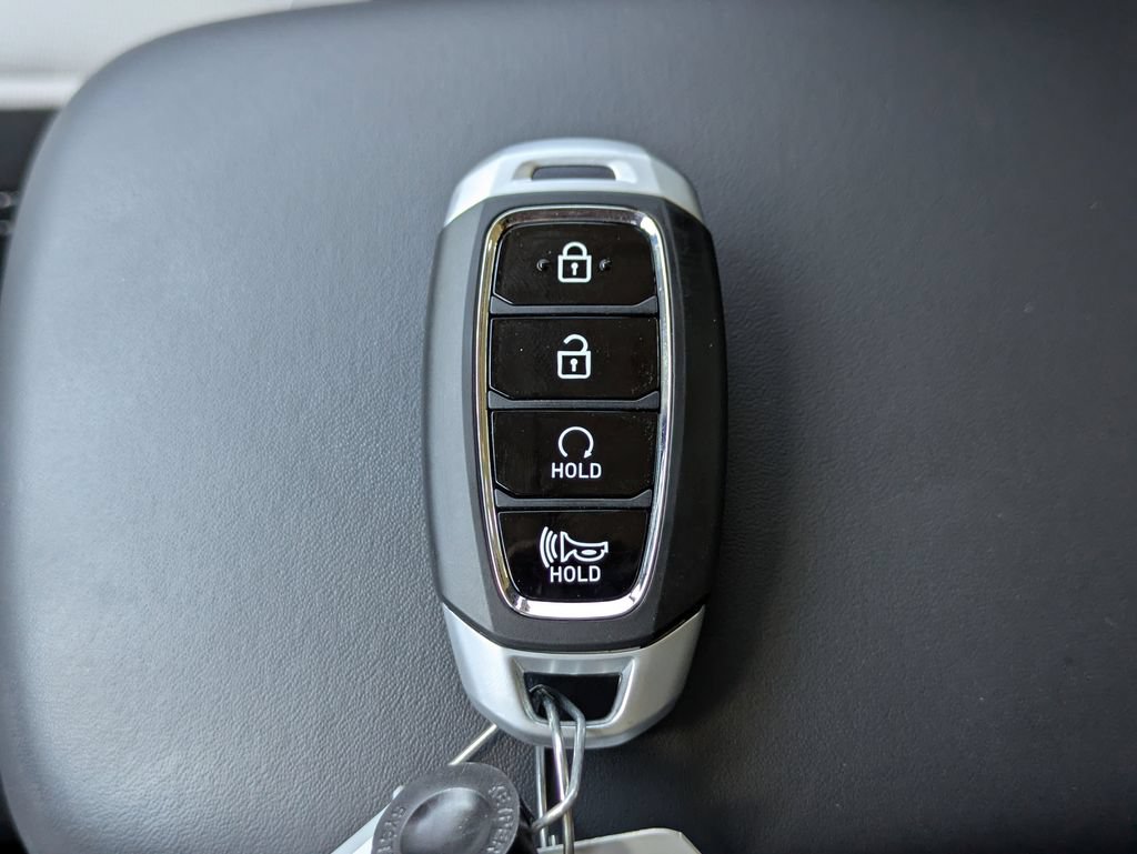 Certified 2025 Hyundai Venue SEL FWD image 29