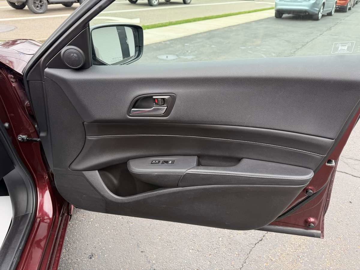 Used 2013 Acura ILX w/ Premium Package FWD image 21