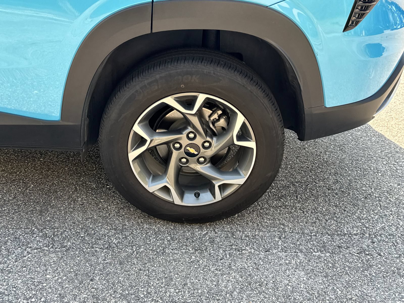 Used 2025 Chevrolet Trax LT FWD image 19