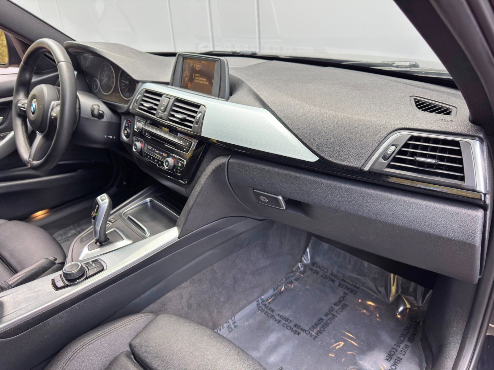 Used 2017 BMW 320i xDrive Sedan image 13