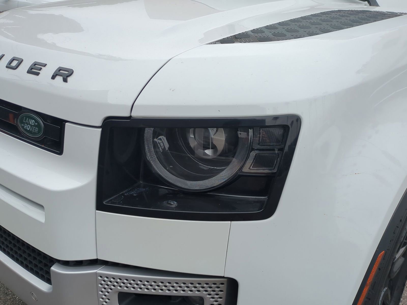 Used 2023 Land Rover Defender 110 SE AWD/4WD image 10