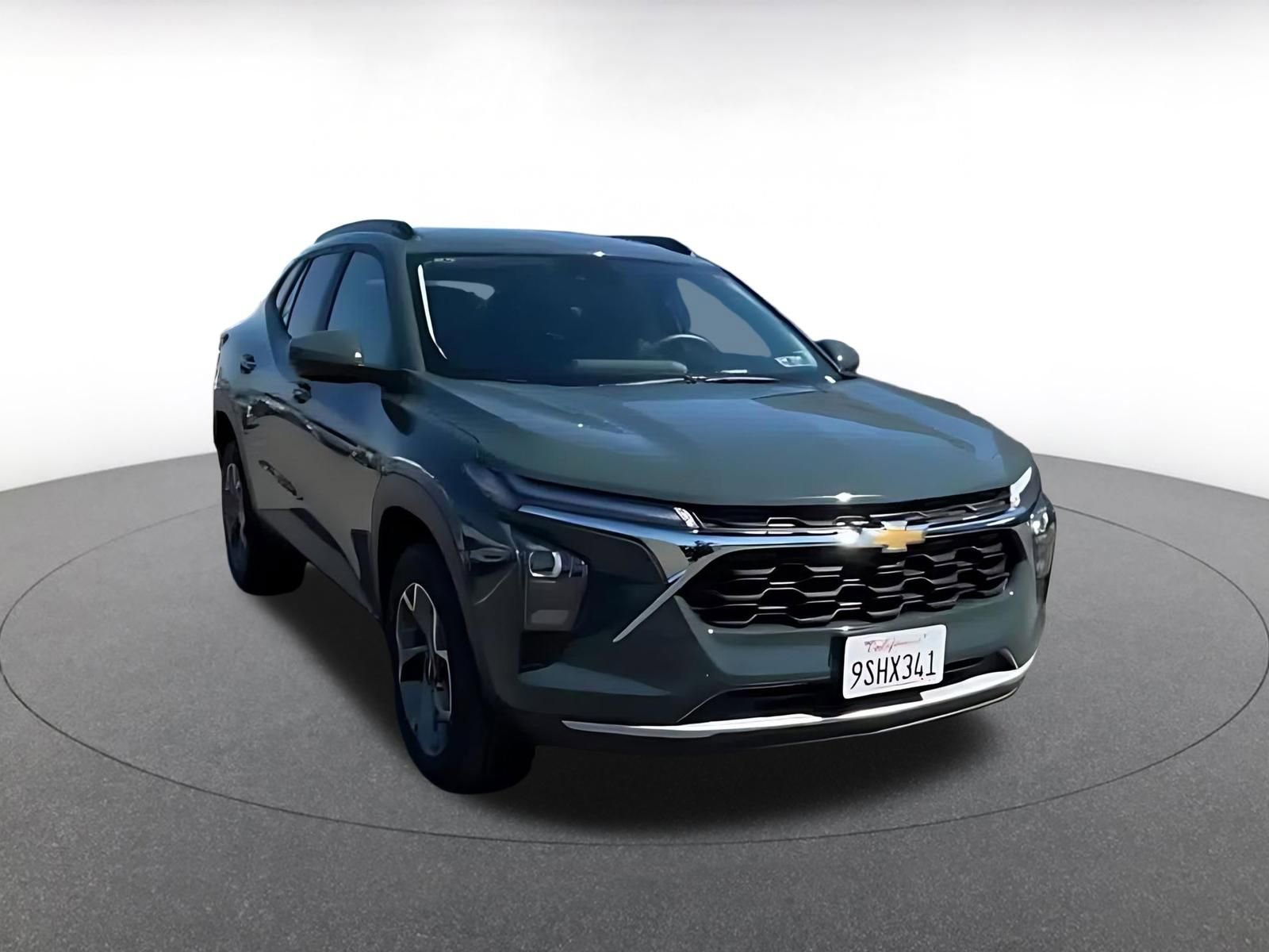 Used 2025 Chevrolet Trax LT image 3