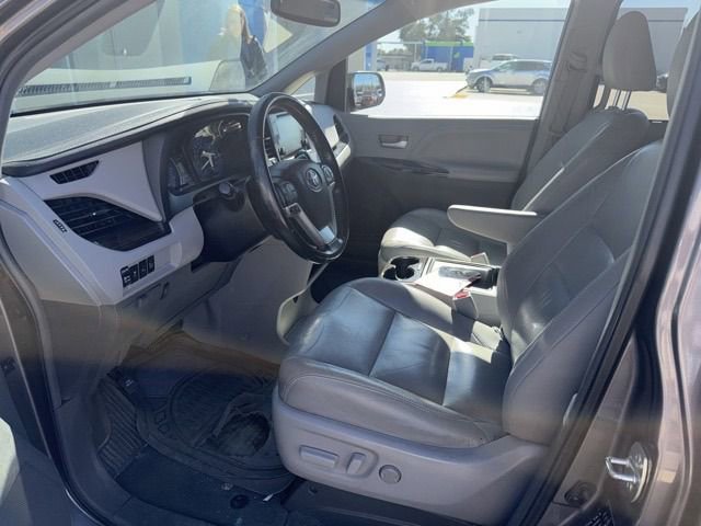 Used 2015 Toyota Sienna XLE w/ XLE Navigation Package image 3