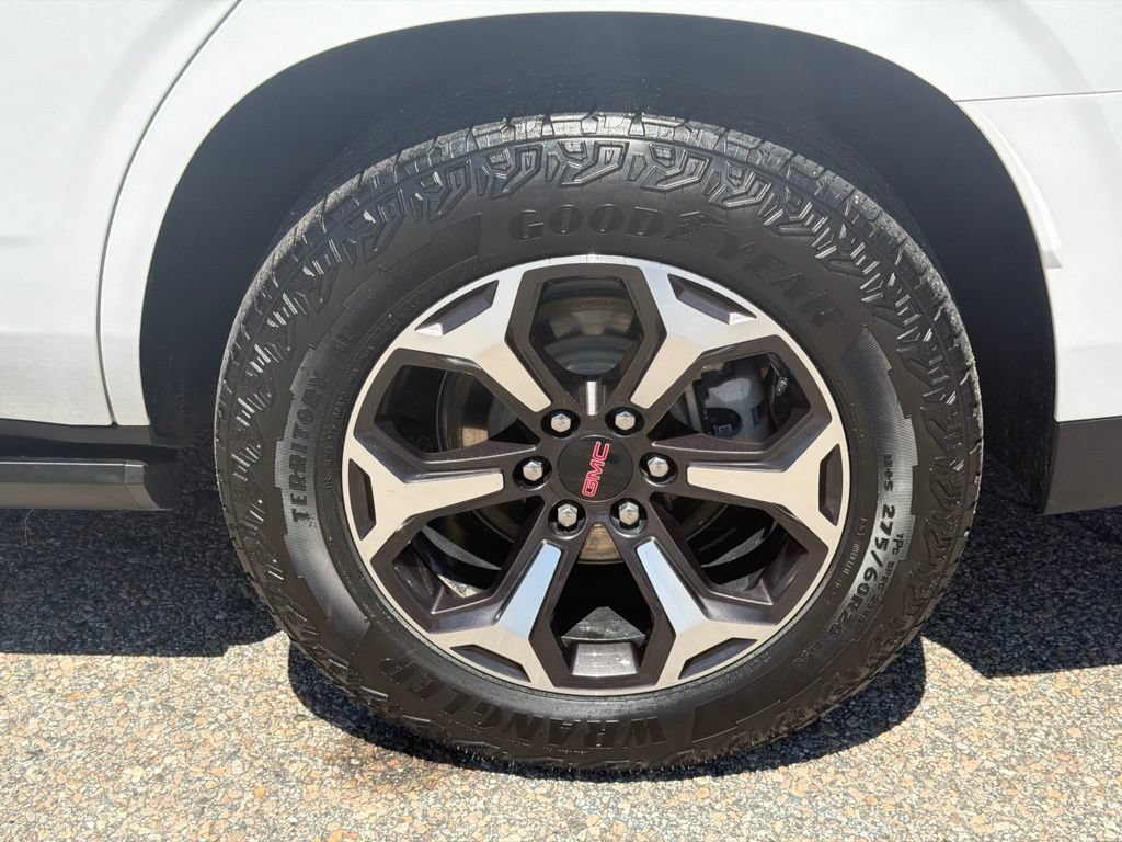 Certified 2025 GMC Yukon AT4 Ultimate w/ LPO, Floor Liner Package AWD/4WD image 13