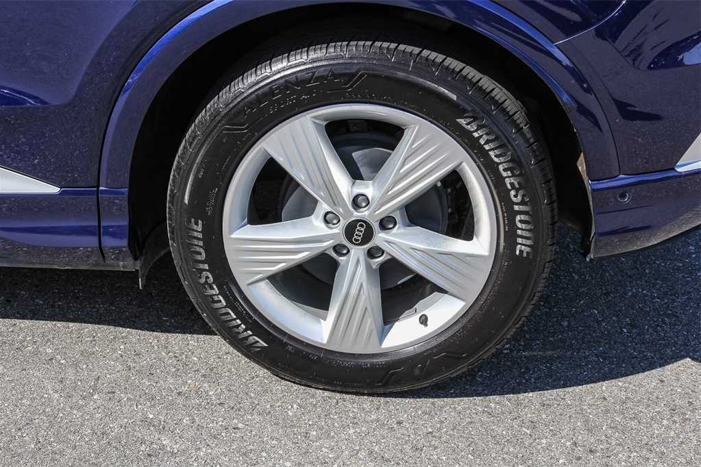 Used 2024 Audi Q4 e-tron Premium Plus image 10