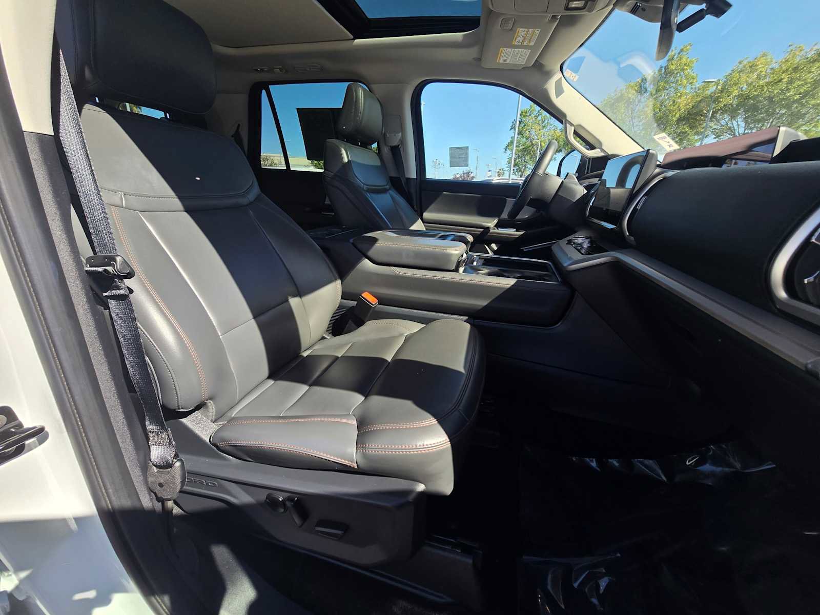Used 2025 Ford Expedition Active AWD/4WD image 10