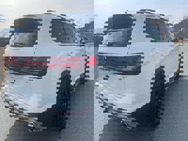 New 2026 Volkswagen Atlas Peak Edition image 3