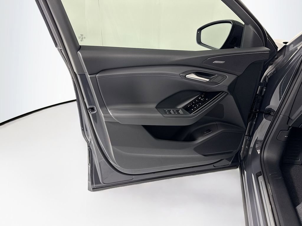 Used 2025 Audi Q6 e-tron Premium Plus image 27