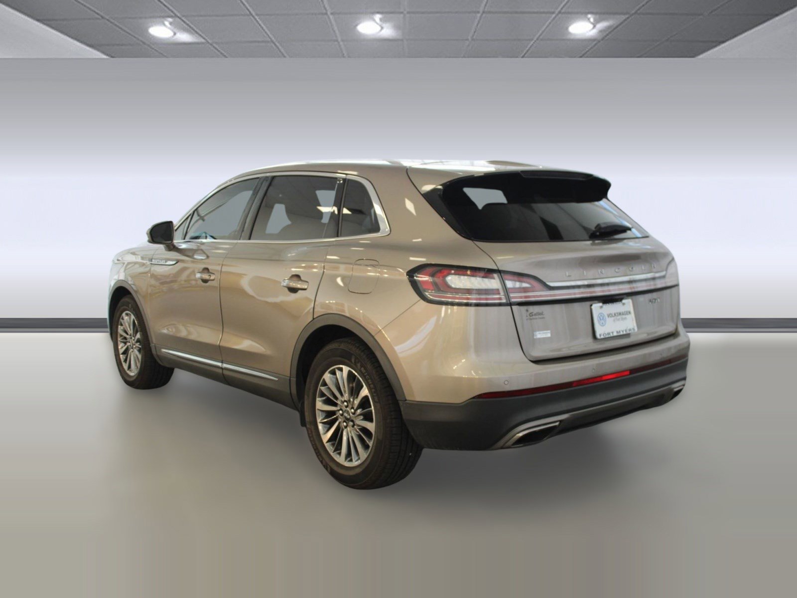 Used 2020 Lincoln Nautilus FWD w/ Equipment Group 101A image 3