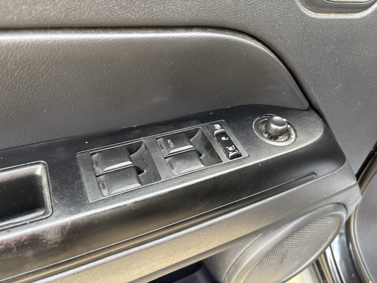 Used 2010 Jeep Patriot Latitude image 32