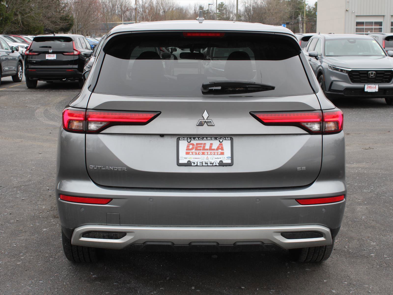 Used 2022 Mitsubishi Outlander SE image 6