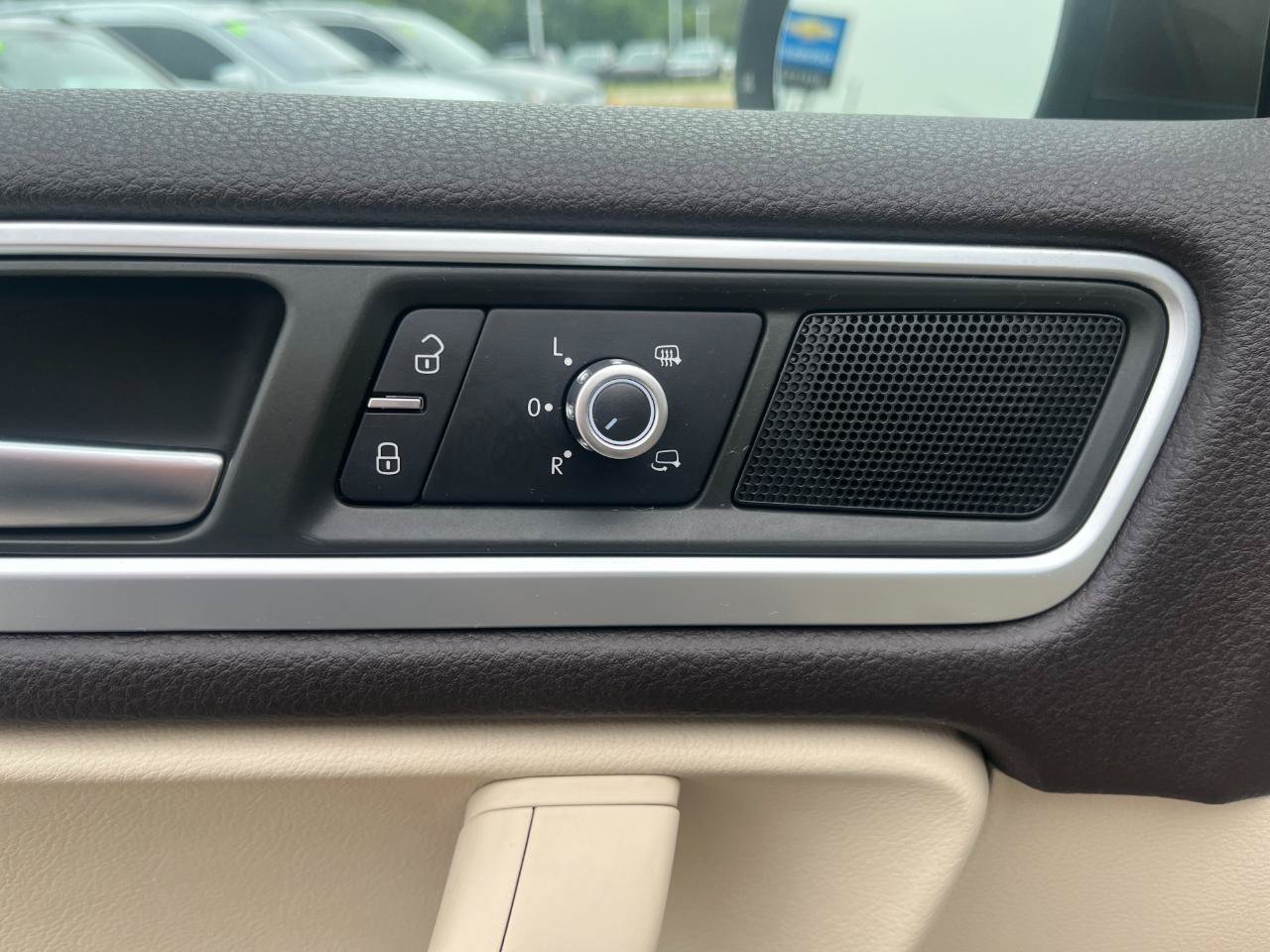 Used 2013 Volkswagen Touareg TDI AWD/4WD image 27
