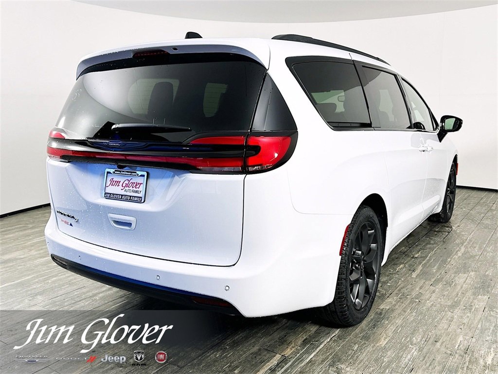 New 2026 Chrysler Pacifica Select w/ S Appearance Package image 6