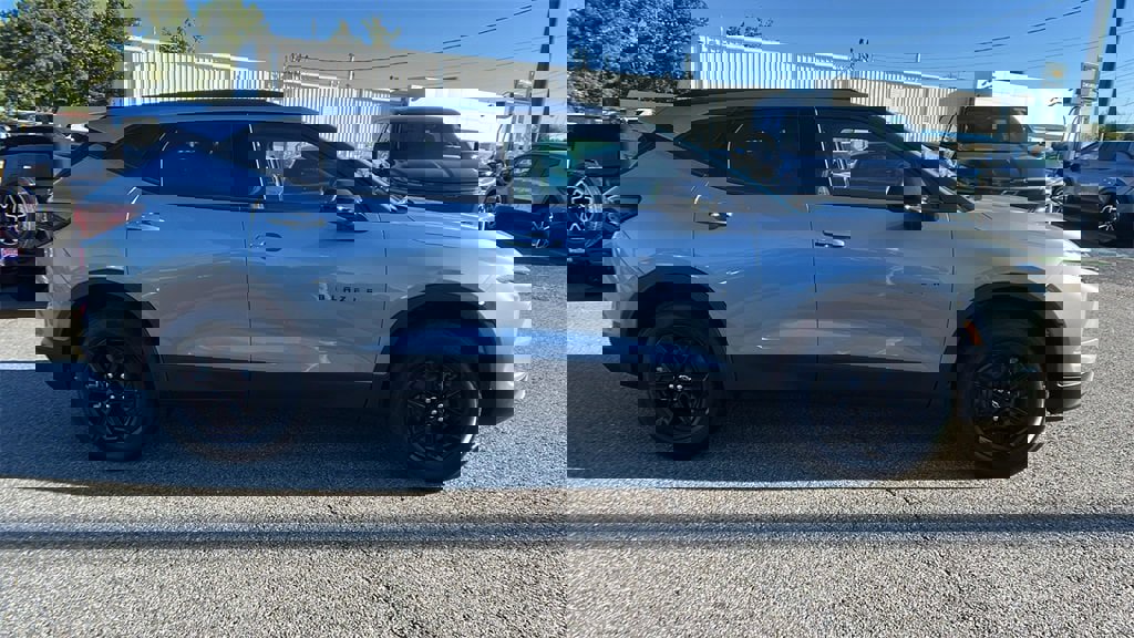 New 2025 Chevrolet Blazer LT w/ Midnight/Sport Edition image 4