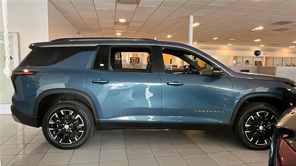 New 2026 Chevrolet Traverse LT w/ Sun and Wheel Package image 3