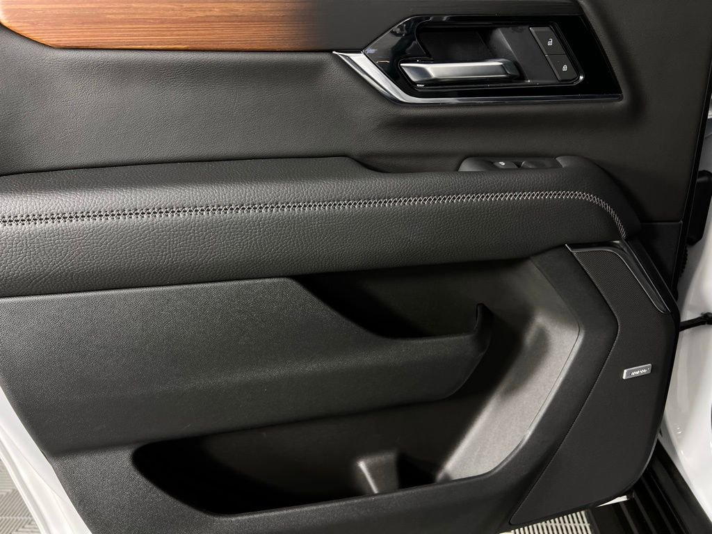 Used 2025 GMC Yukon XL Denali image 30