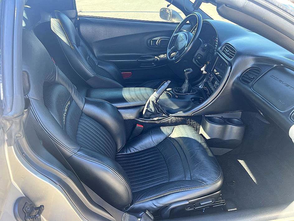 Used 2001 Chevrolet Corvette Convertible w/ Preferred Equipment Group2 image 18
