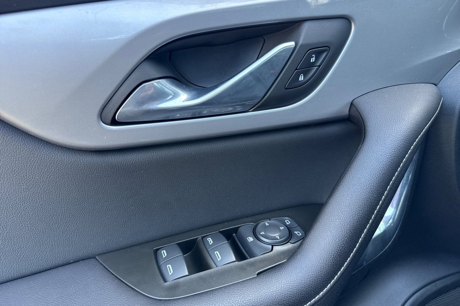 Used 2023 Chevrolet Blazer LT image 12