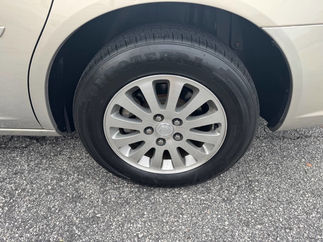 Used 2008 Buick Lucerne CX image 8