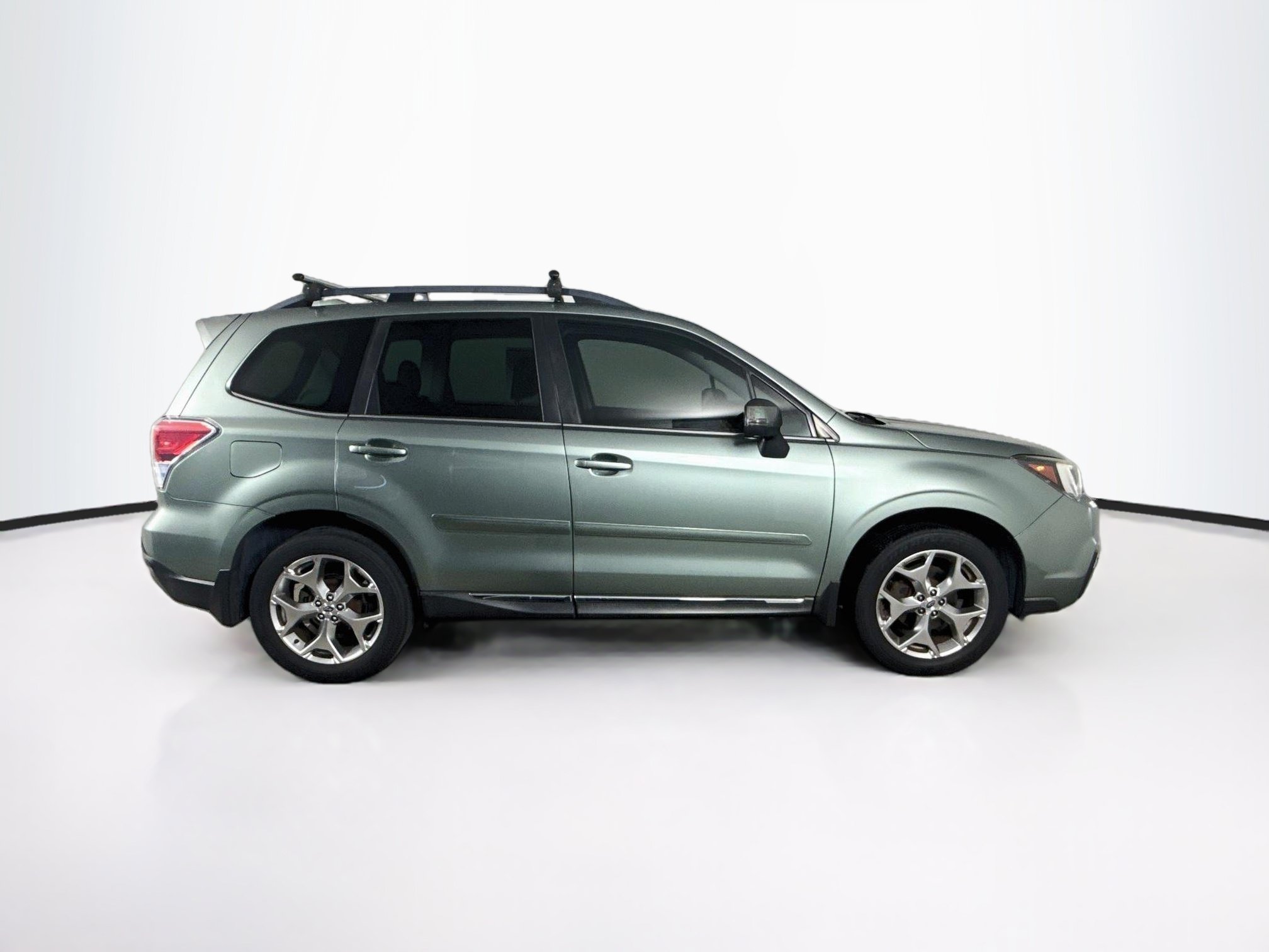 Used 2017 Subaru Forester 2.5i Touring AWD/4WD image 2