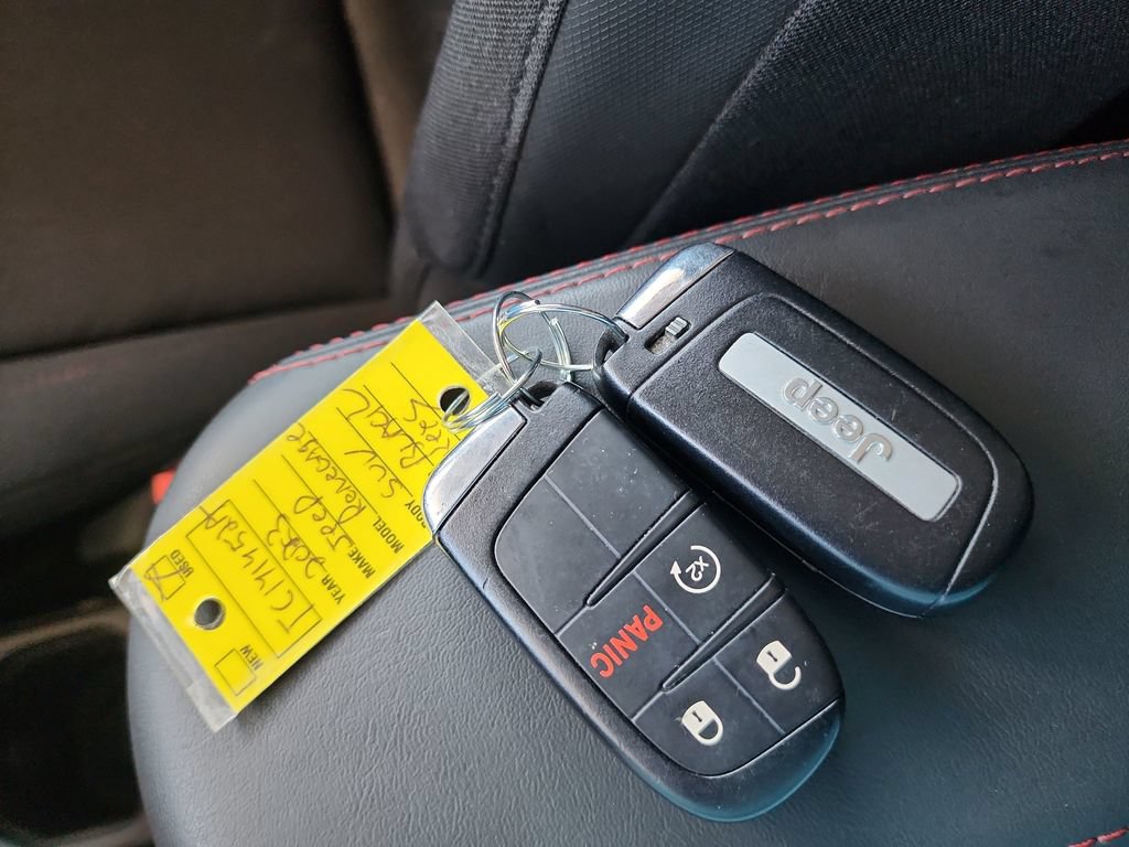 Used 2023 Jeep Renegade Trailhawk AWD/4WD image 43
