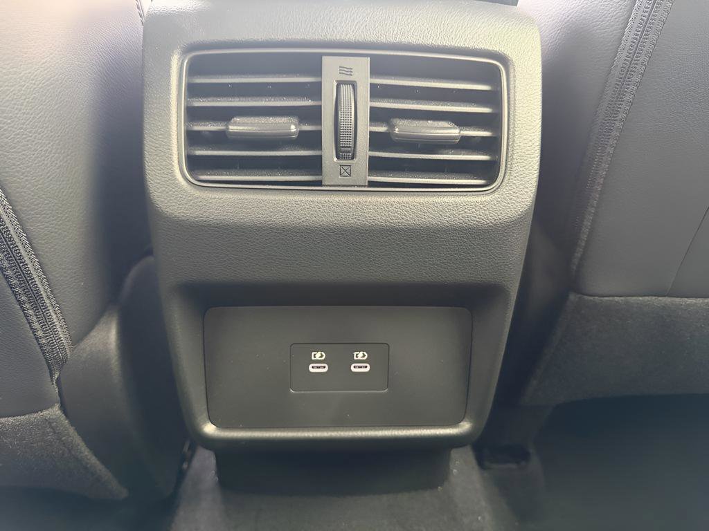 Certified 2025 Nissan Rogue SL image 16