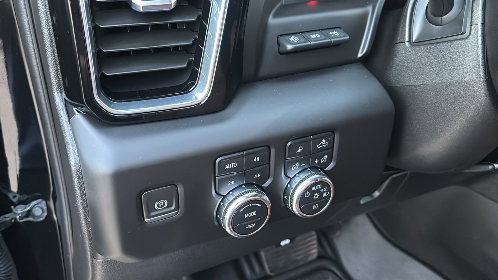 Used 2024 GMC Sierra 2500 Denali Ultimate image 24