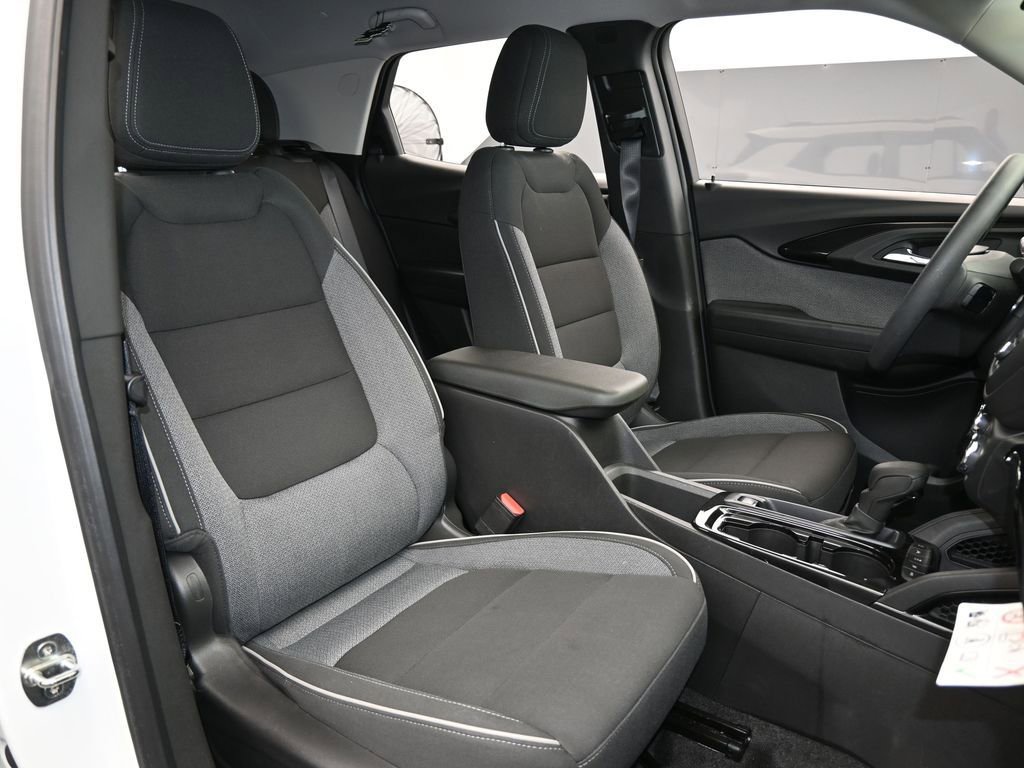 Used 2022 Chevrolet TrailBlazer LT w/ Driver Confidence Package image 37