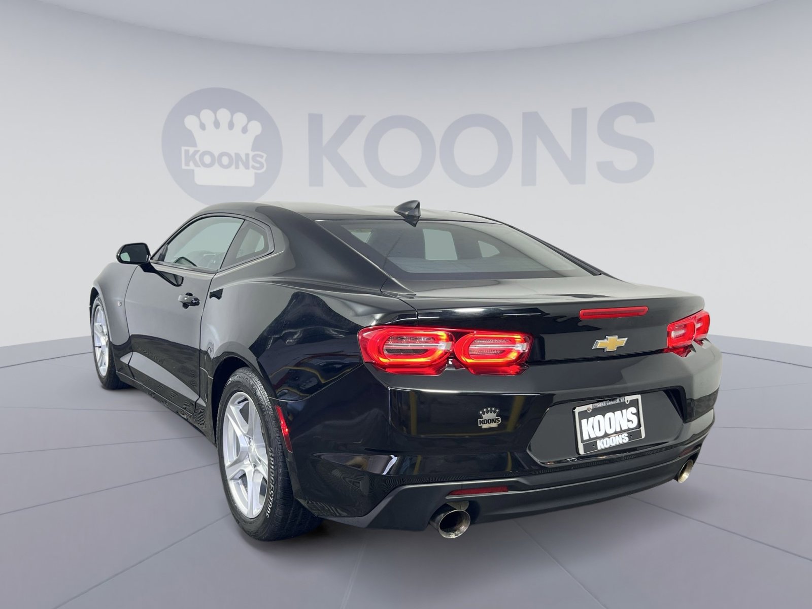 Used 2021 Chevrolet Camaro LT RWD image 8