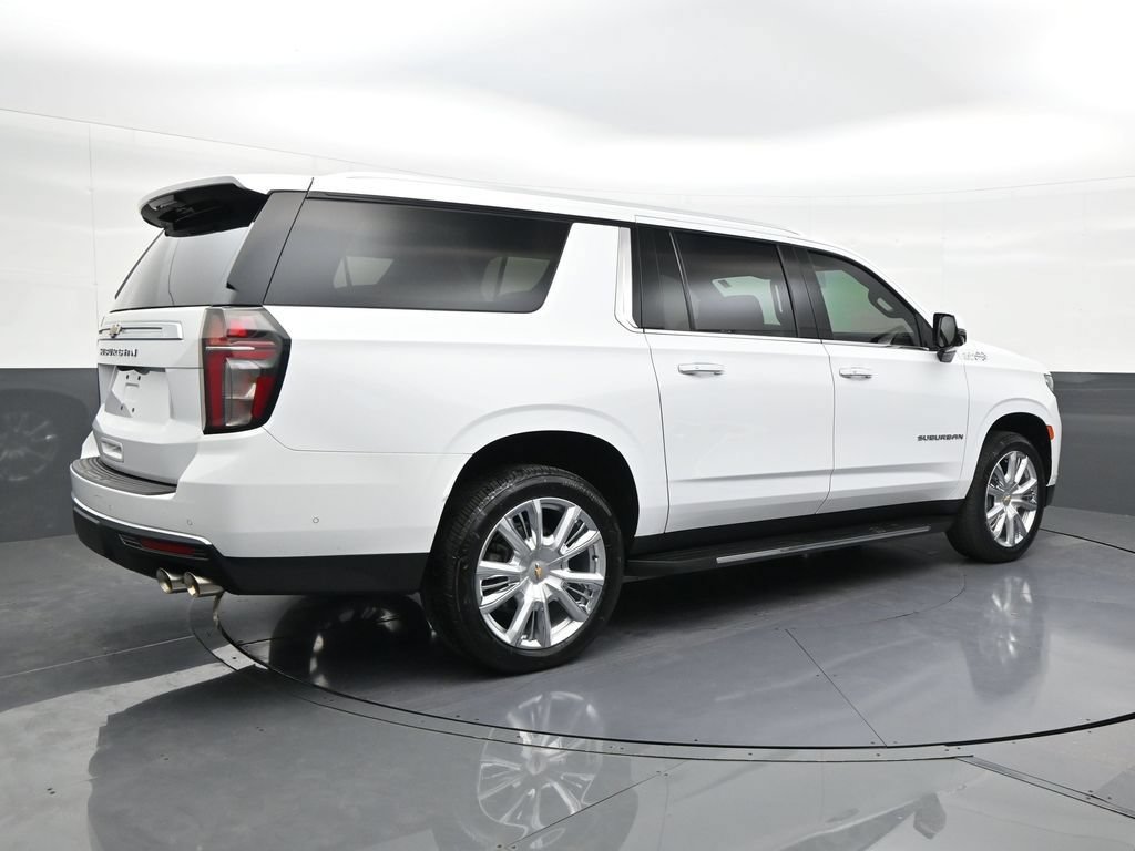 Used 2024 Chevrolet Suburban High Country w/ Advanced Technology Package RWD image 5