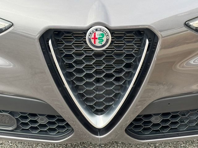 Used 2023 Alfa Romeo Stelvio Ti image 11
