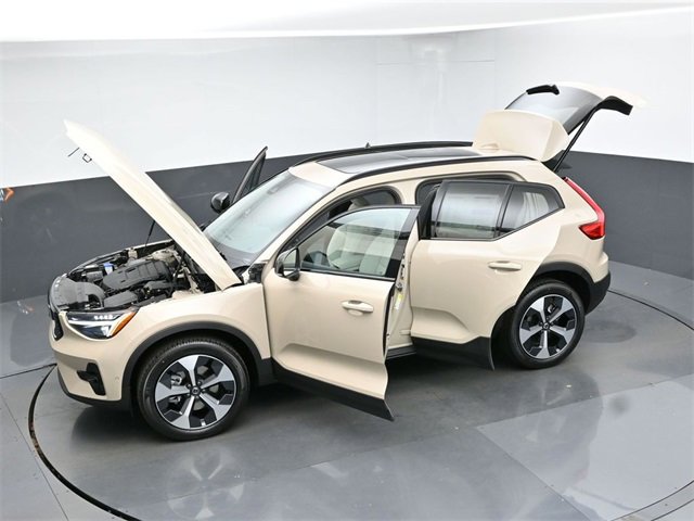New 2026 Volvo XC40 B4 Plus w/ Protection Package Premier image 52