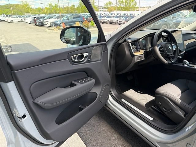 New 2026 Volvo XC60 B5 Plus w/ Climate Package AWD/4WD image 11