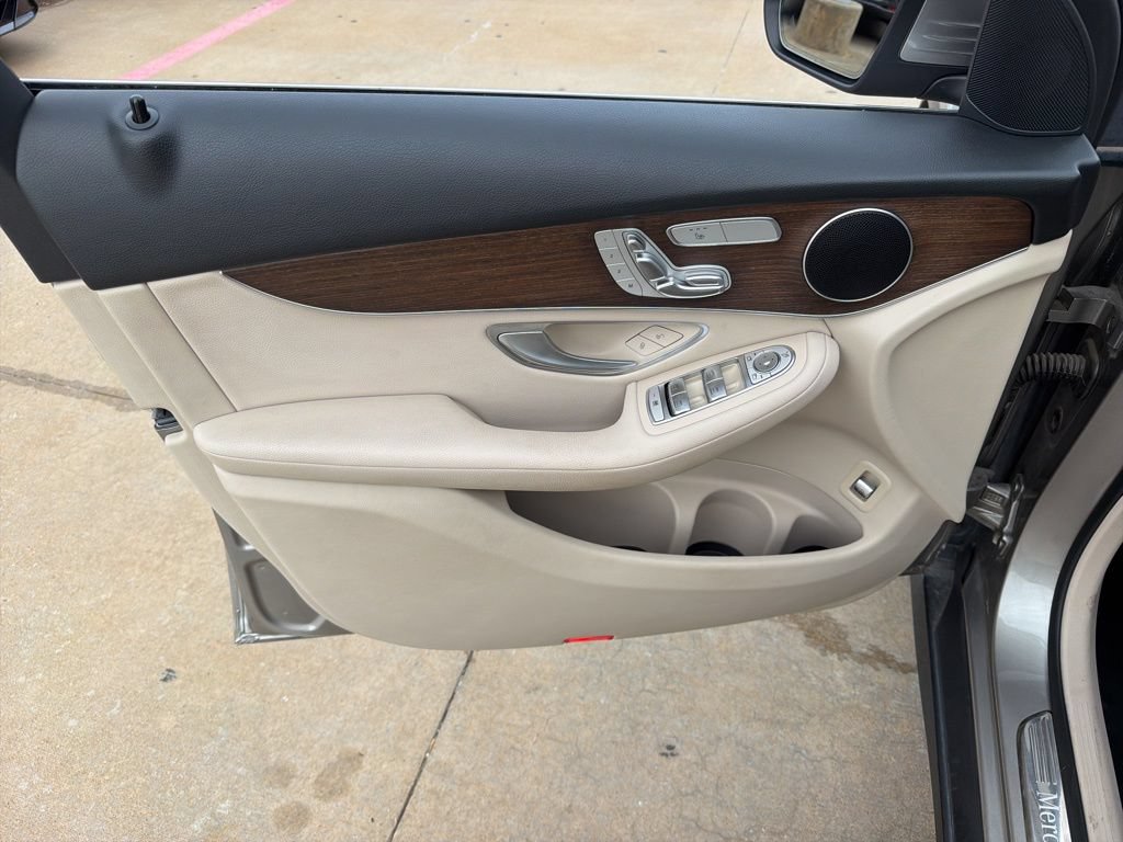 Used 2021 Mercedes-Benz GLC 300 4MATIC image 13