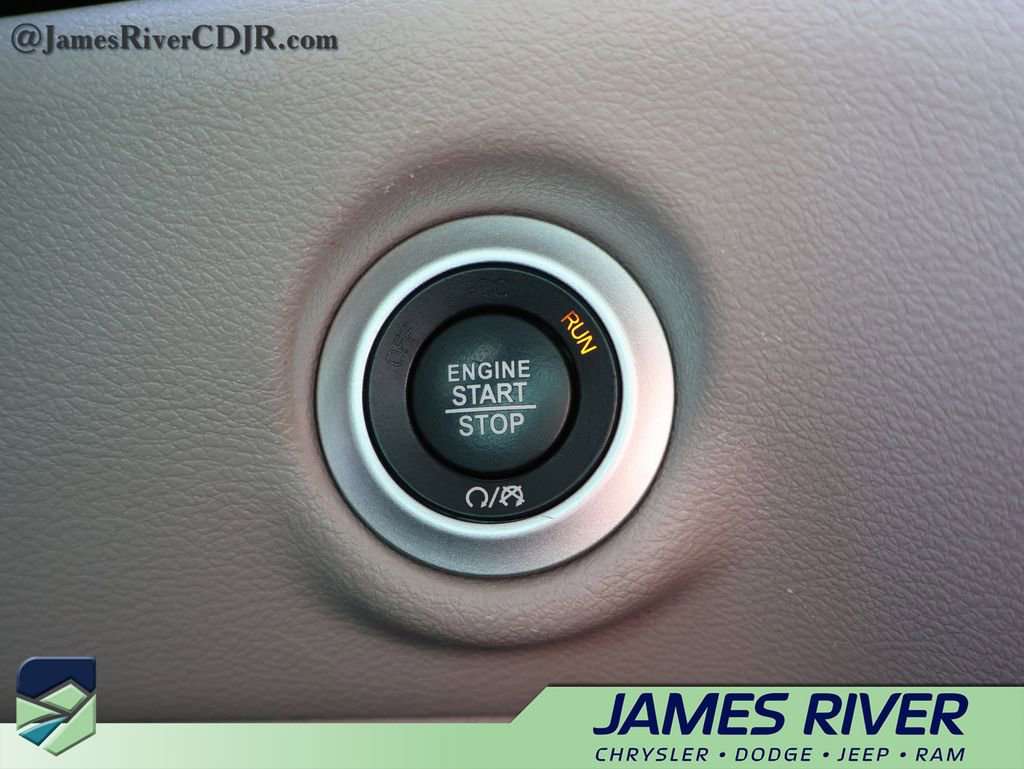 Used 2024 Chrysler Voyager LX image 31